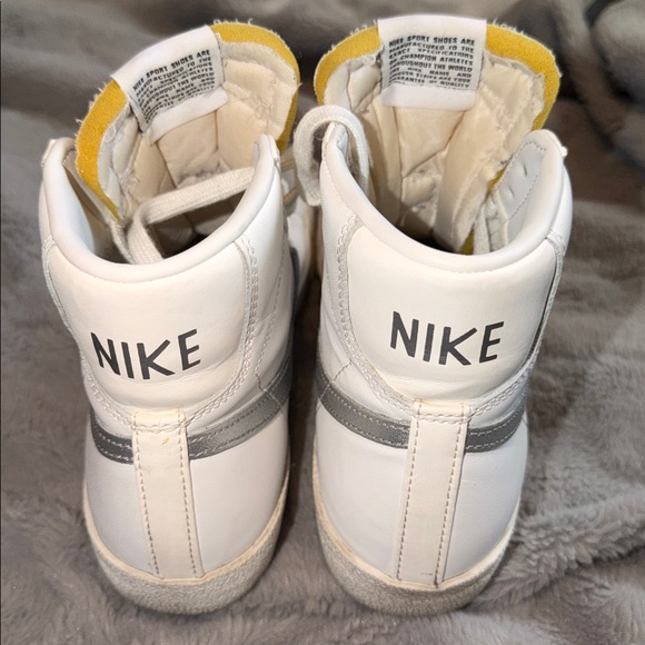 Nike Wmns Blazer Mid '77 'White Silver Metallic' - Picture 4 of 16